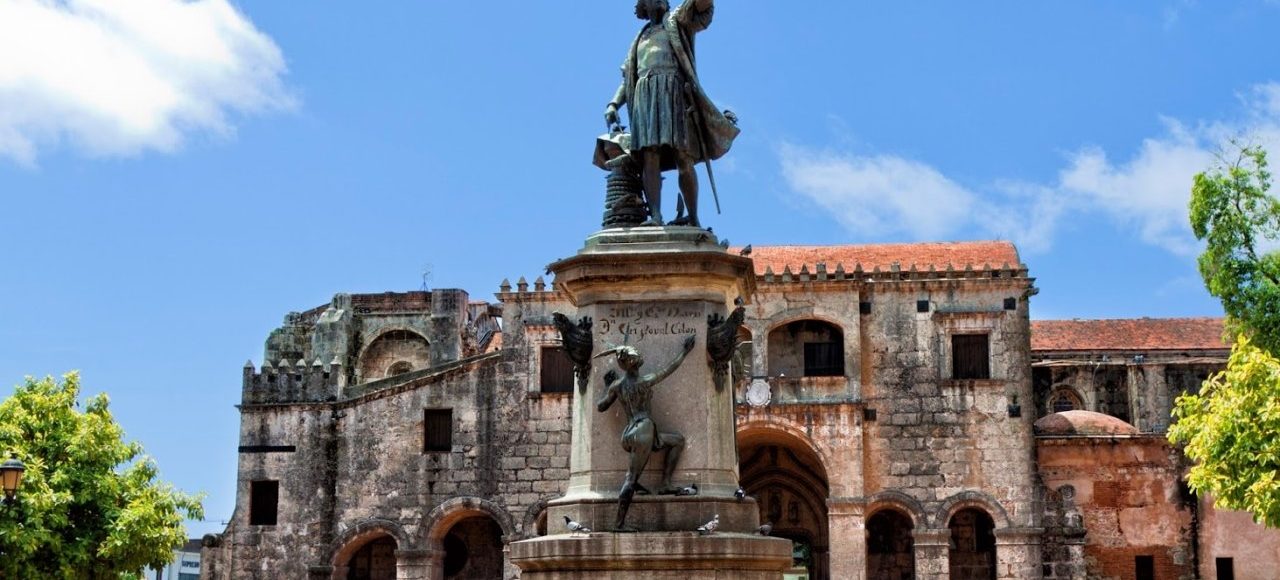 Santo Domingo - Columbus statue